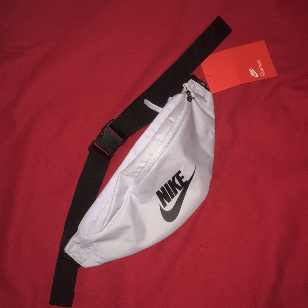 NWT NIKE fannypack